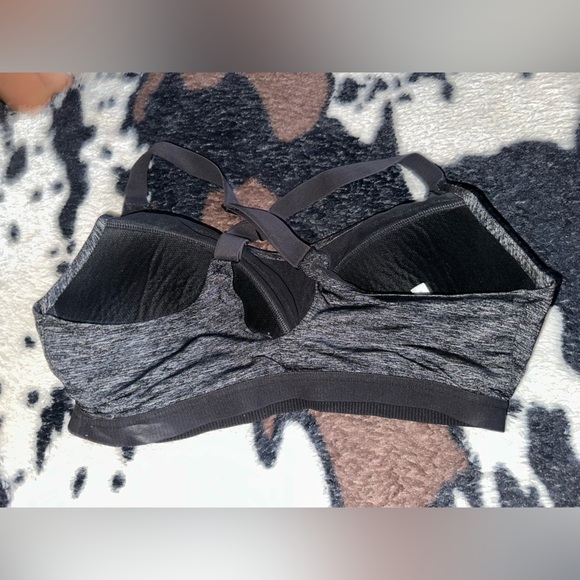 Victoria’s Secret VSX sports bra - Picture 3 of 5